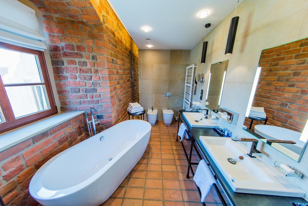 Hotel Zamek Topacz Wysoka (Wroclaw)