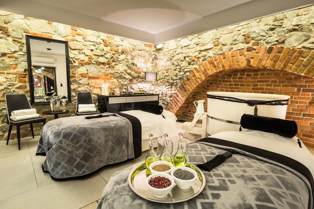 Hotel Zamek Topacz Wysoka (Wroclaw)