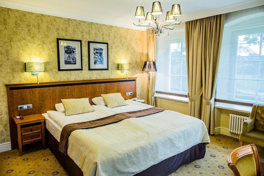 Hotell Zamek Topacz Wysoka (Wroclaw)